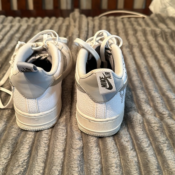 Nike Youth 7Y Womens Air Force 1 GS Under Construction Sneakers White - Picture 2 of 7